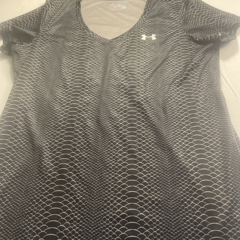 Ladies Under Armour Loose Heat Gear , V Neck Top Size Large